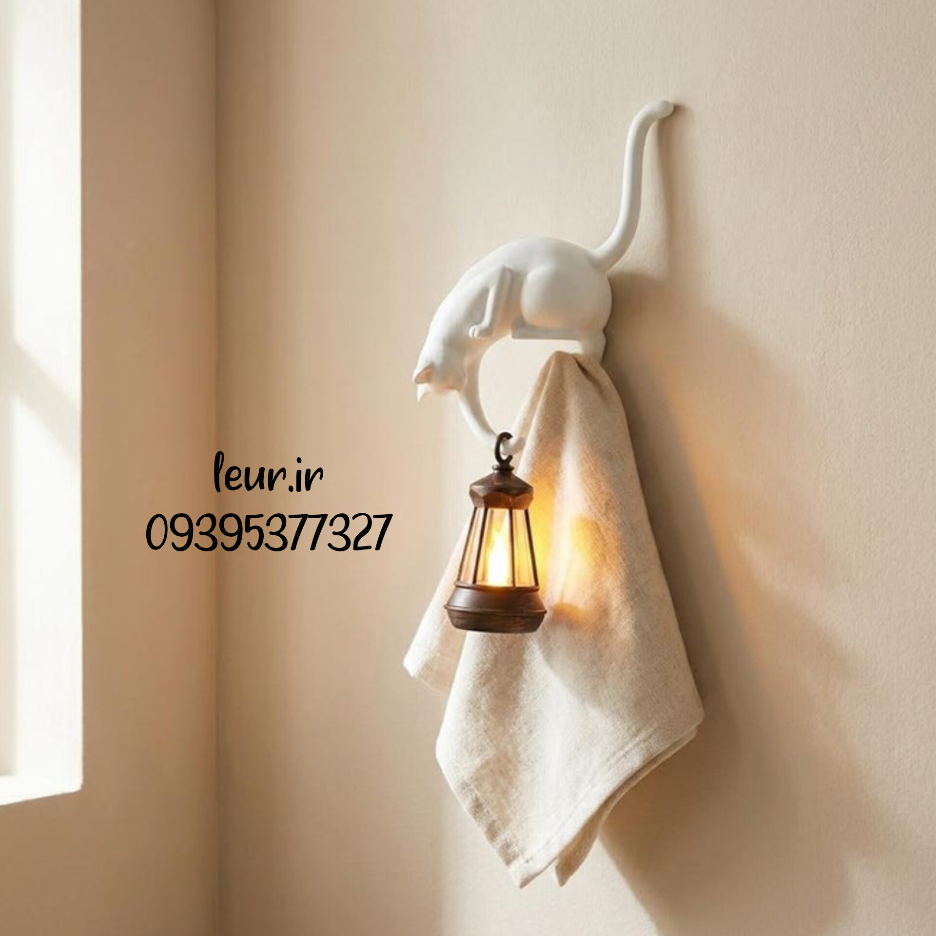 دکوری گربه دوست داشتنی با فانوس